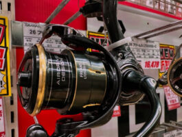 🎣 ダイワ「26’ フリームス」入荷のお知らせ【バイパス店】