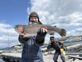 海上釣堀でサーモン！（スタッフ釣果）